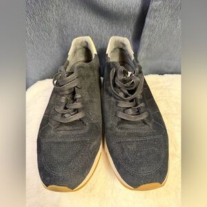 Vince Men’s Suede Low-Top Sneakers – Size 9.5 (EU 43) – Black / Charcoal